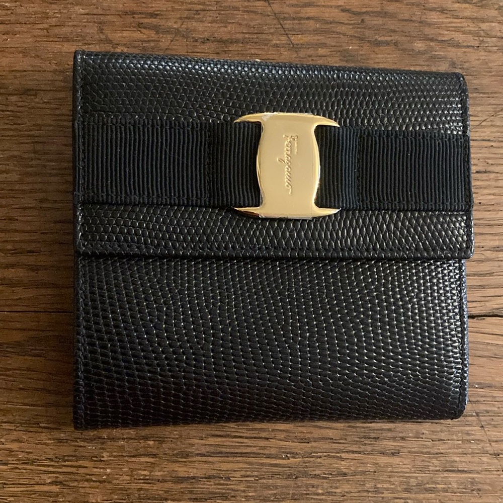 Salvatore Ferragamo Vera Trifold Wallet w/Kiss Lock Coin Purse Like New!
